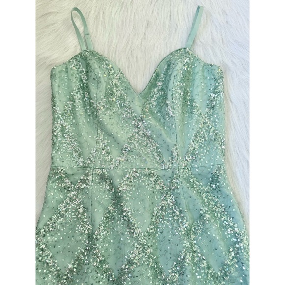 Dress the Population Green Sequin Dress 💚 - Picture 2 of 8